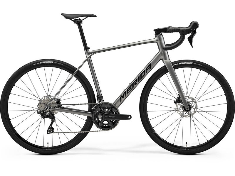 Merida Scultura Endurance 400 - Gunmetal Grey (Black) - MY26 click to zoom image
