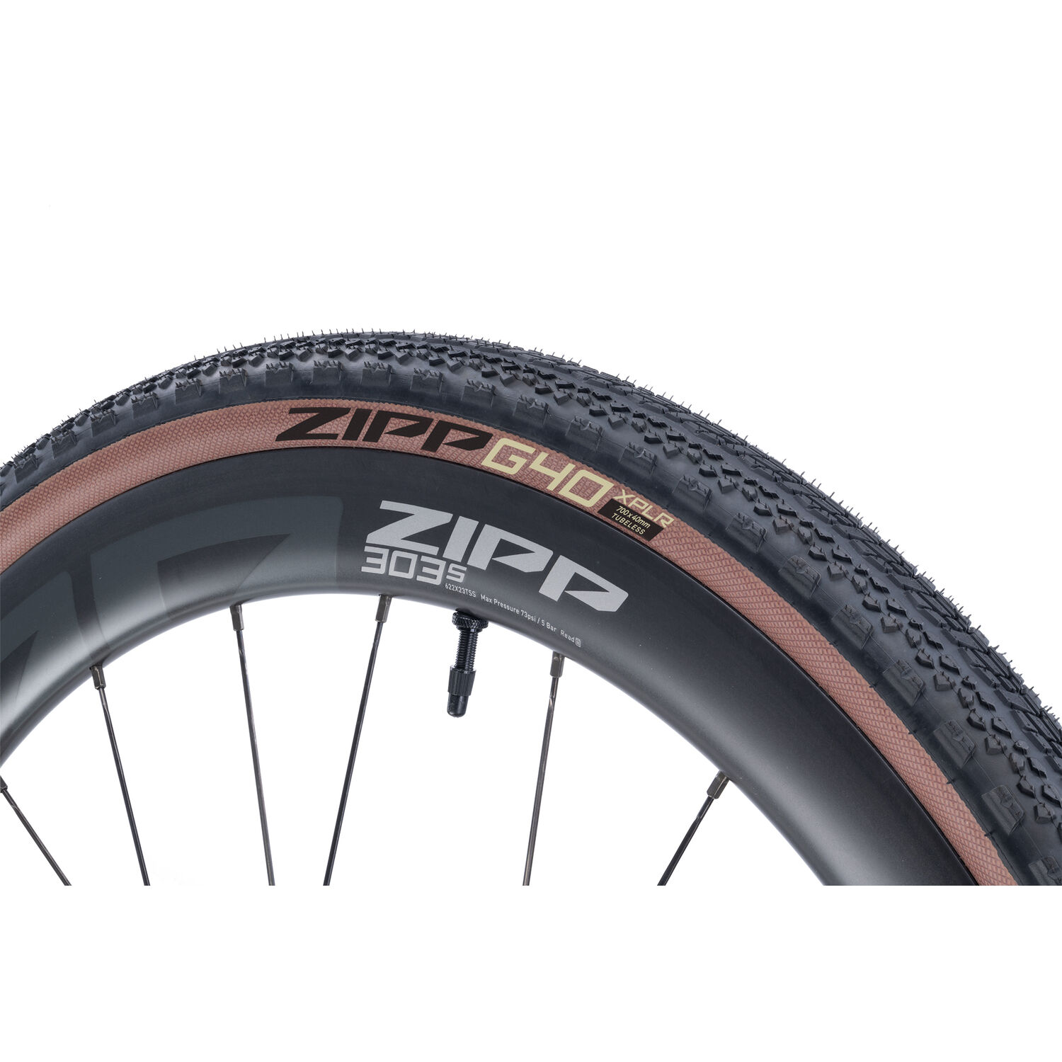 700 x 40c tire